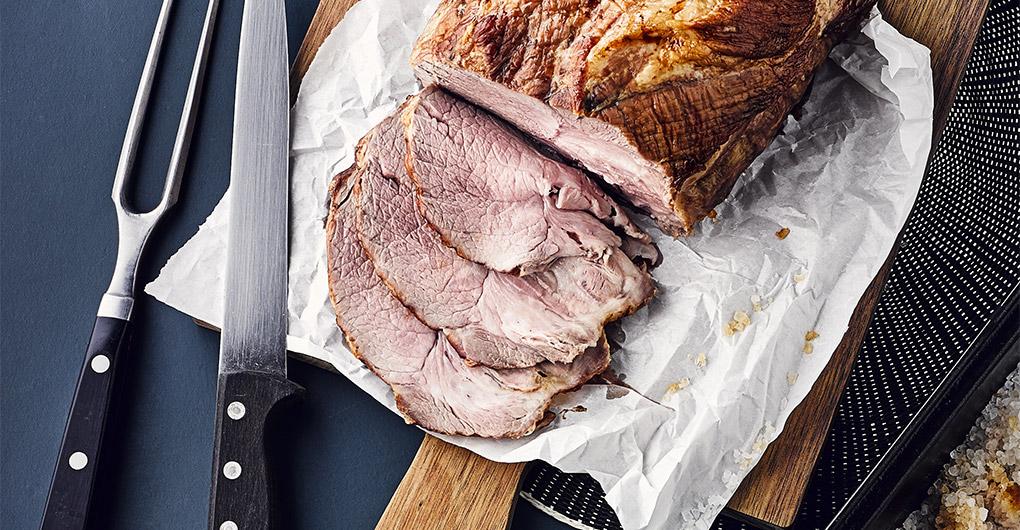 Das Salz des Meeres veredelt den Nacken des Schweins